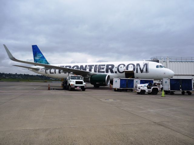 Airbus A320 (N220FR)