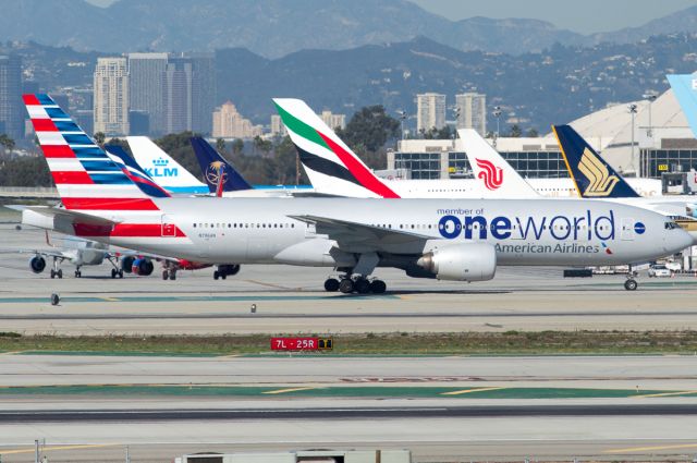 Boeing 777-200 (N796AN)