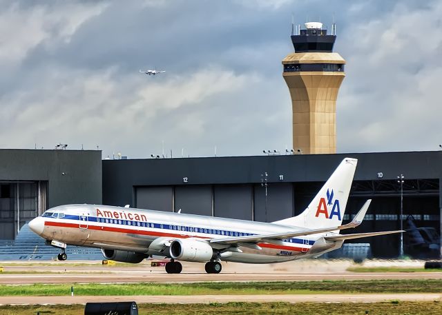 Boeing 737-800 (N902AN)