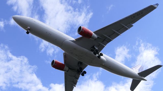 Airbus A330-300 (LN-RKU)