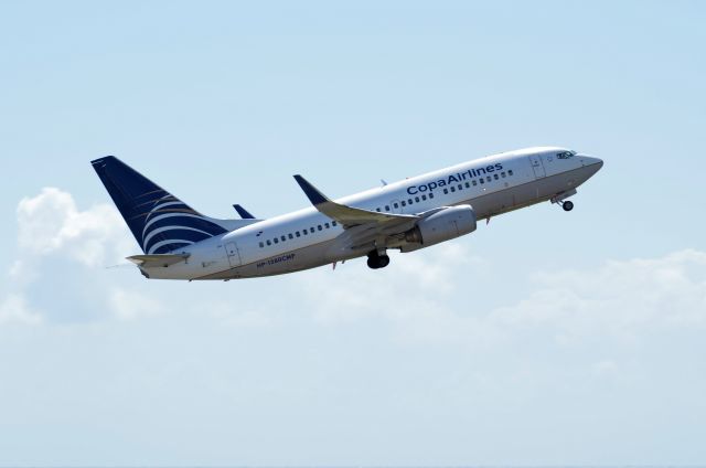 Boeing 737-700 (HP-1380CMP) - Copa Airlines took off from RWY28