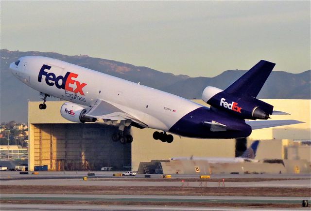 McDonnell Douglas DC-10 (N385FE)