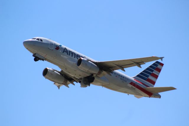 Airbus A319 (N839AW) - Plane Type: 2006 Airbus A319-132br /Route: CLT-CMHbr /Airline: American Airlines br /Livery: br /Registration: N839AWbr /Owned By: American Airlines INCbr /Runway: 36C