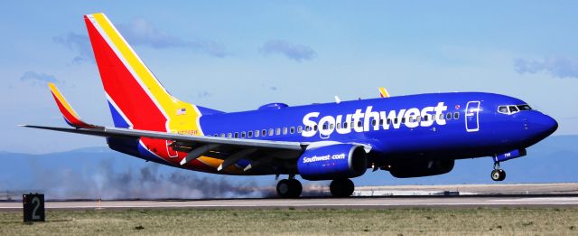 Boeing 737-700 (N729SW) - Arriving on 35L on 4-24-17 from San Diego.