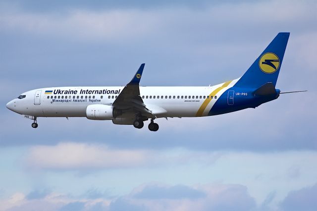 Boeing 737-700 (UR-PSS)