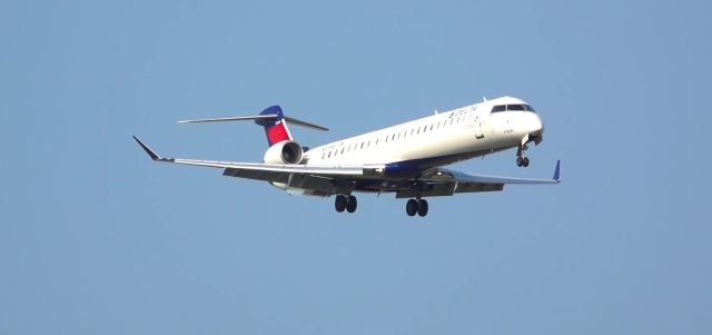 Canadair Regional Jet CRJ-900 (N309PQ)