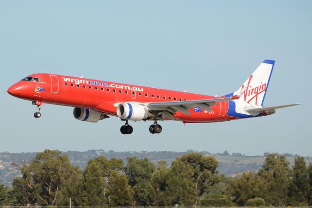 Embraer ERJ-190 (VH-ZPJ) - On short finals for runway 05. Wednesday, 21st May 2014.