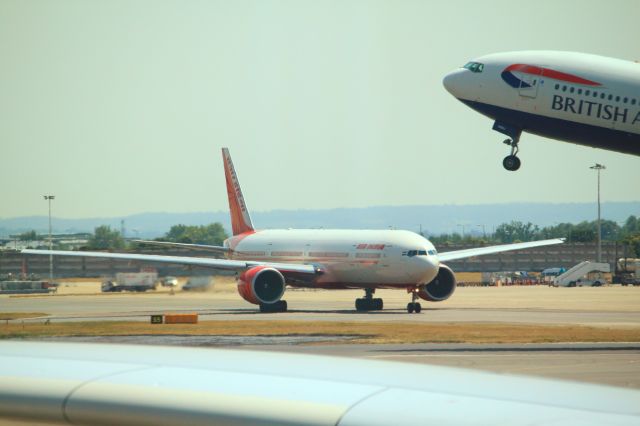 BOEING 777-300 (VT-ALT) - B777-300 taxiing to LHR Runway 09R - Summer 2013