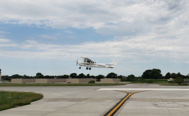 Cessna Skyhawk (N1053X) - Crossing runway