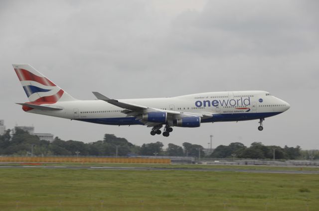 Boeing 747-400 (G-CIVZ) - Final Approach at Narita Intl Airport R/W16R on 2009/8/21 One World c/s