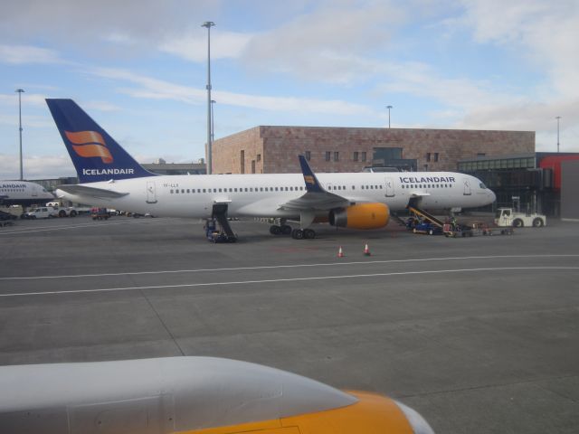 Boeing 757-200 (TF-LLX) - Arriving at KEF..