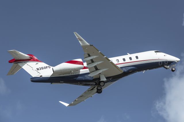 Bombardier Challenger 300 (N350PD)