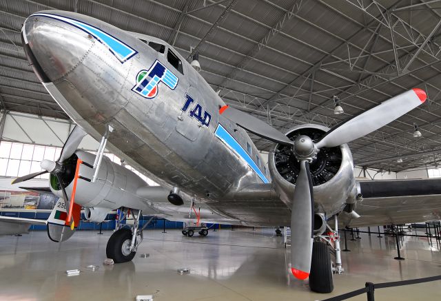Douglas DC-3 (CS-TDE)
