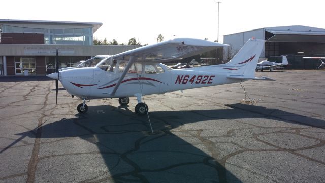 Cessna Skyhawk (N6492E)