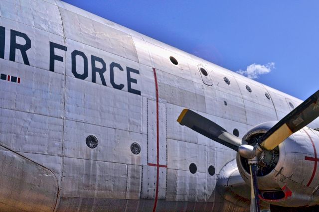 — — - Douglas C-124 Globemaster. 