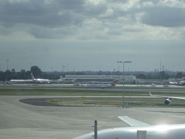 Boeing 717-200 — - ARRIVING ON RWY 21