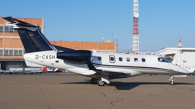 Embraer Phenom 300 (D-CASH)