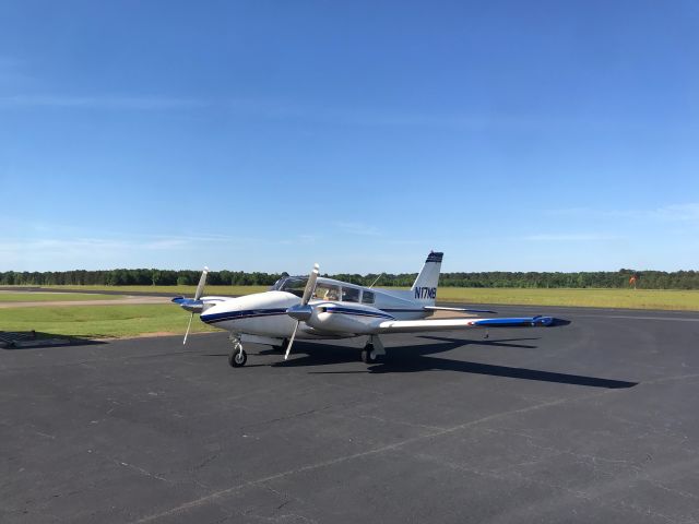 Piper PA-30 Twin Comanche (N17MB)