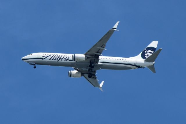 Boeing 737-900 (N440AS) - approximately 10km from KSFO, altitude 2000~2500 feet.