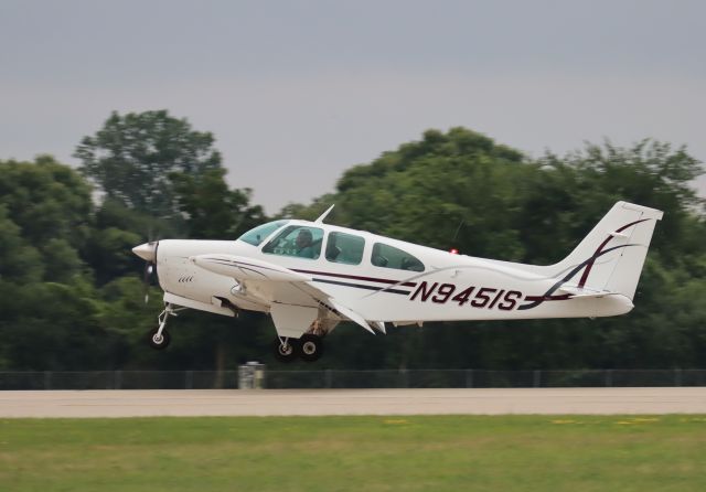 Beechcraft Bonanza (33) (N9451S)