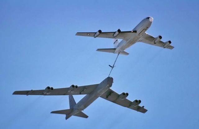 Boeing B-52 Stratofortress (61006) - Boeing B-52H Stratofortress 61-006 has made contact with the refueling boom of Boeing NKC-135E Stratotanker 55-3135 at the Edwards AFB Open House display in October 1997.