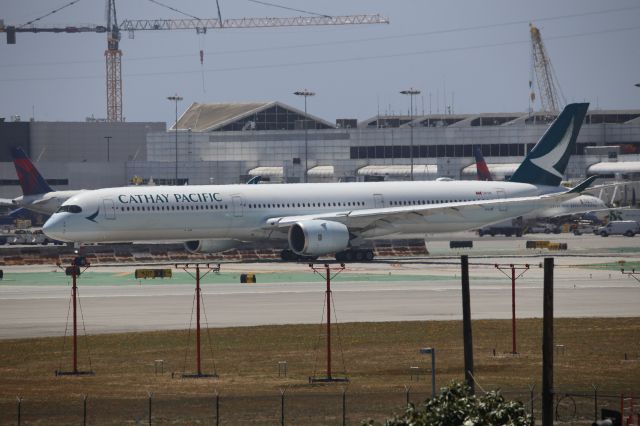 Airbus A350-1000 (B-LXF)