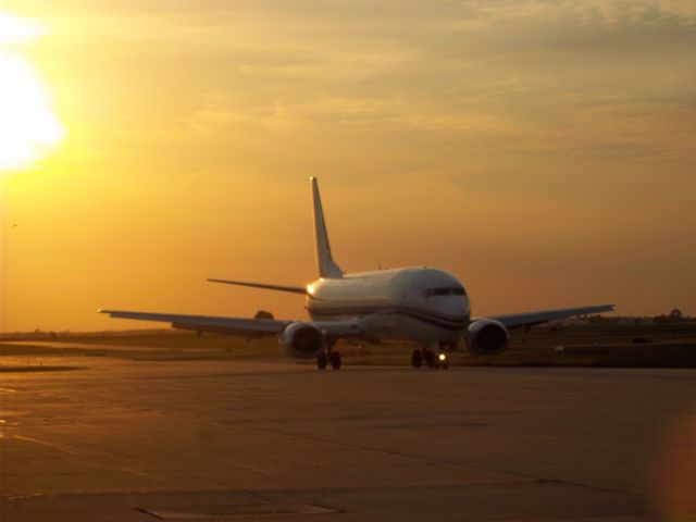 BOEING 737-400 (SWQ801)