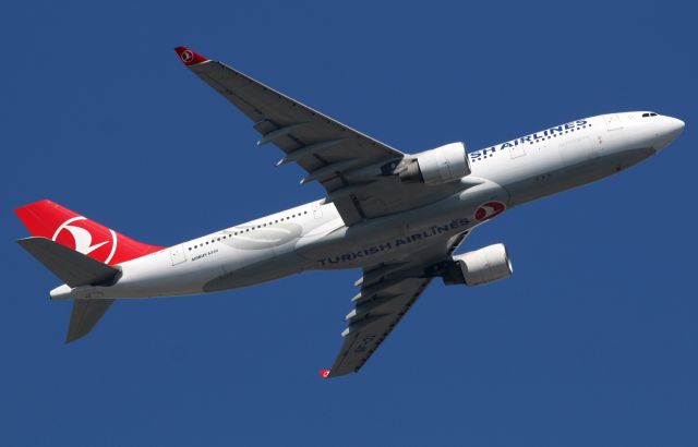 Airbus A330-200 (TC-JIS)
