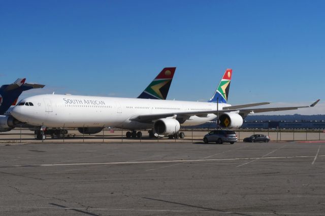 Airbus A340-600 (ZS-SNE)