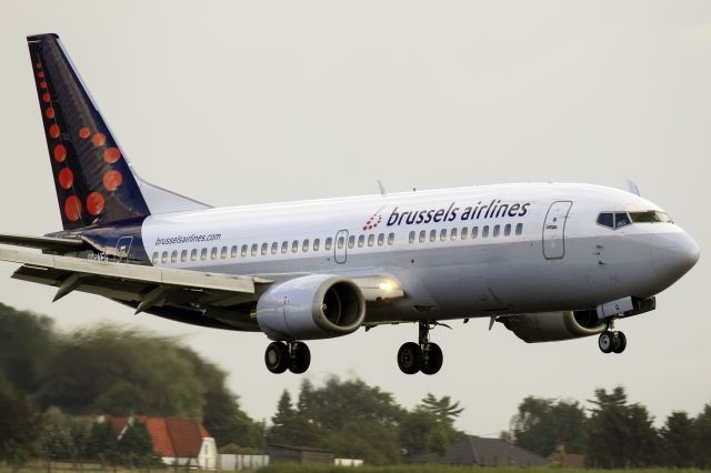 BOEING 737-300 (OO-VEG)