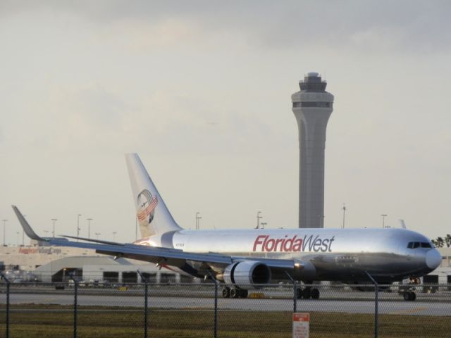 BOEING 767-300 (N316LA)