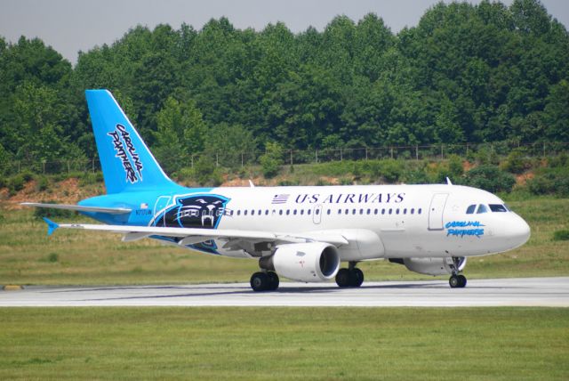 Airbus A319 (N717UW)