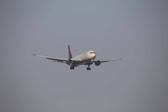 BOEING 767-400 (N828MH)