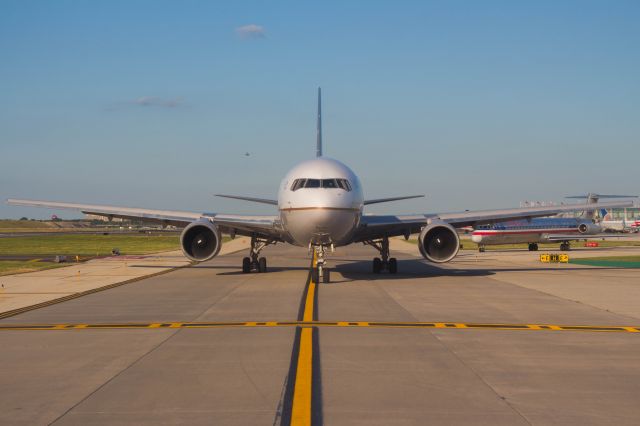 BOEING 767-300 (N649UA)