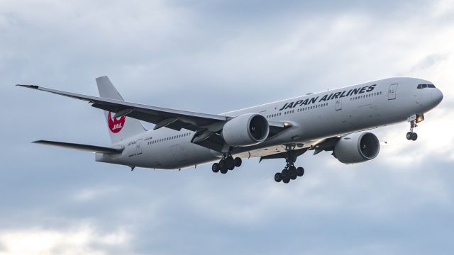 BOEING 777-300ER (JA743J) - Landing on 04R.