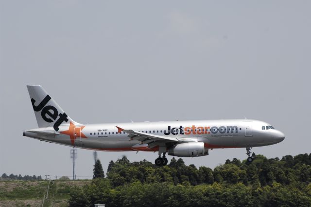 Airbus A320 (VH-VQC) - Final Approach to Narita Intl Airport Rwy16L on 2013/05/06