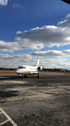 Dassault Falcon 2000 (N226QS) - Taken on Great Lakes Flight Centre FBO ramp.