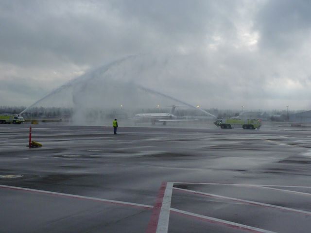 McDonnell Douglas MD-83 — - Pilots last trip.