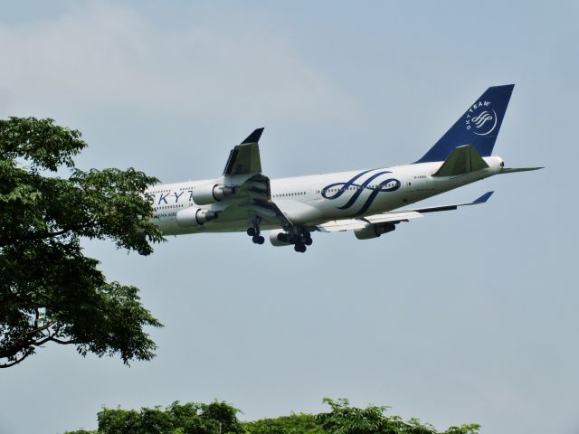 Boeing 747-400 (B-18206)