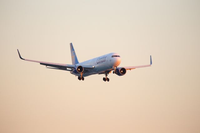 BOEING 767-300 (D-ABUK)