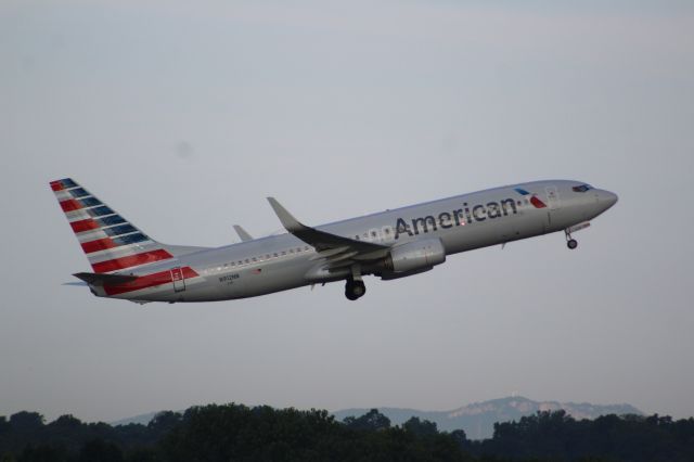 Boeing 737-800 (N912NN)