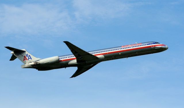 McDonnell Douglas MD-82 (N560AA)