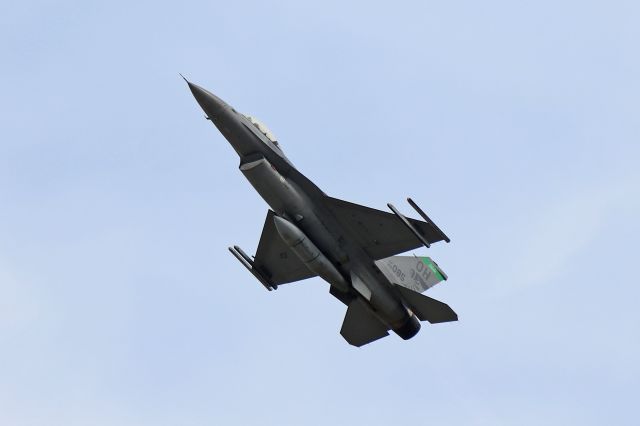 Lockheed F-16 Fighting Falcon (89-2085) - A USAF Lockheed F-16CM from the 180th Fighter Wing, 112th Fighter Squadron (Stingers) seen just after departing RWY 24L en route back to its’ home base at Toledo Express Airport (KTOL) on 2 Apr 2019.