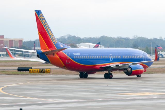 Boeing 737-700 (N633SW) - Concourse A, Gate 31 