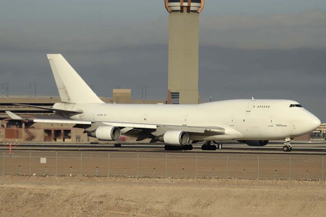 Boeing 747-400 (N473MC) - Atlas Air Boeing 747-45E-SF N473MC at Phoenix Sky Harbor on December 20, 2015. It first flew on October 25, 1993. Its construction number is 27174. It was delivered to EVA Airways as B-16463 on November 3, 1993. It was converted to a Budek Spoecial Freighter (BDSF) in late 2007. Wells Fargo Bank registered it as N852TM on October 17, 2014. Celestial Aviation TRading registered it as VP-BBL on May 29, 2015. Atlas Air registered it as N473MC on June 4, 2015. 