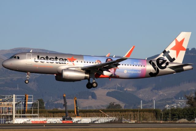 Airbus A320 (VH-VFV)