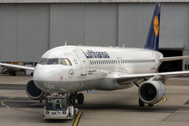 Airbus A320 (D-AIPB) - 11th July, 2018: Pushing back for departure from Düsseldorf Airport. 