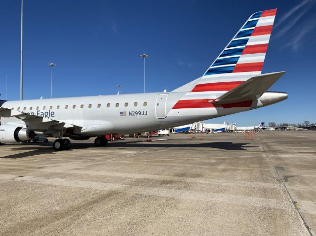 Embraer 175 (N299JJ)