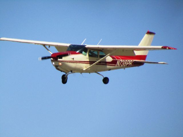 Cessna Skylane RG (N738PR) - Landing RWY 30