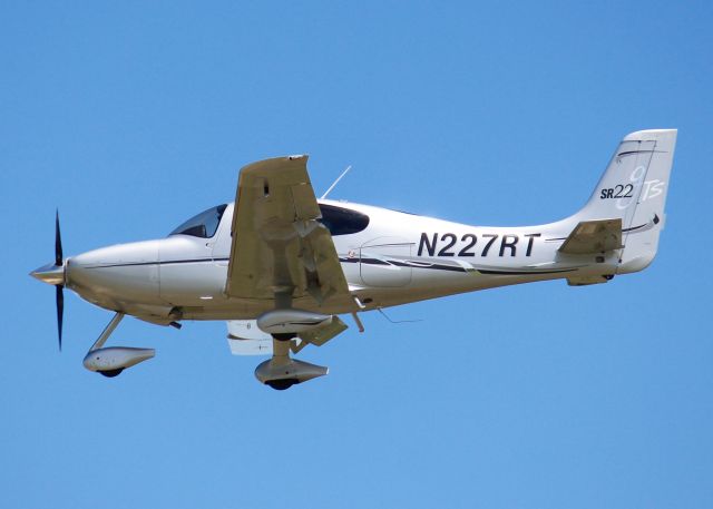 Cirrus SR-22 (N227RT) - At Shreveport Regional.